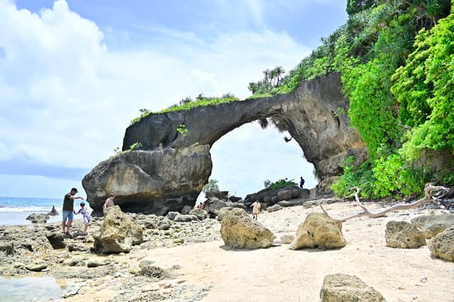 Natural rock bridge formation on Neil Island